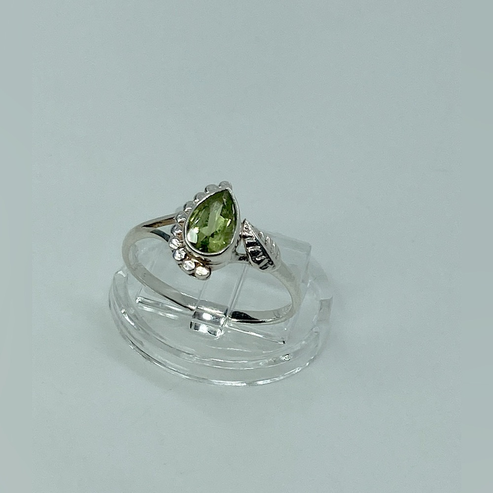 Vtg Sterling Silver & Peridot Floral Leaf Southwestern Design Ring | Sz 9